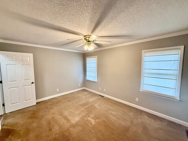 Building Photo - Three bedroom, 2 bath house in Gibsonville