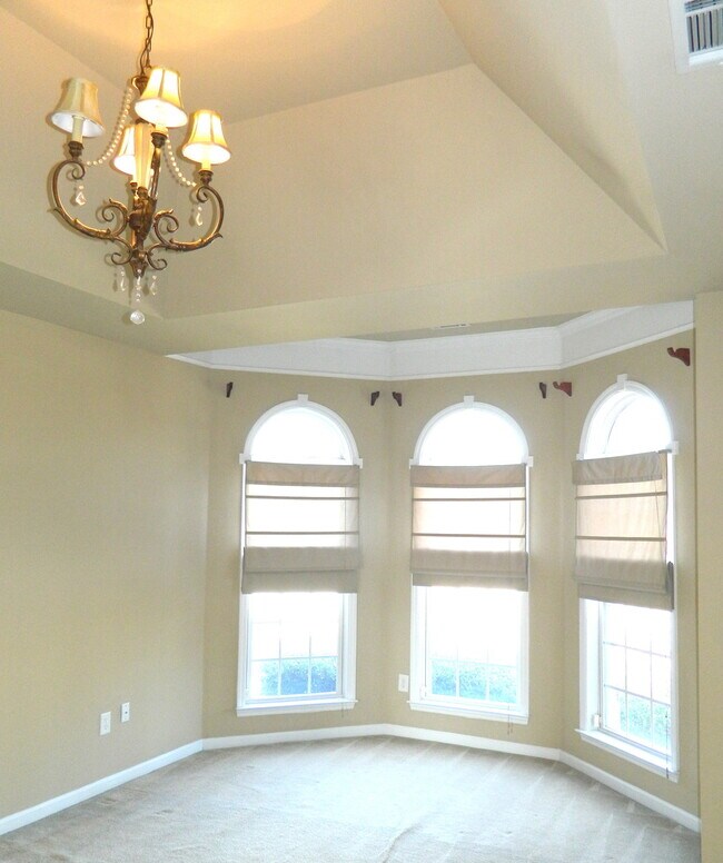 Building Photo - 1101 Brighton Dr