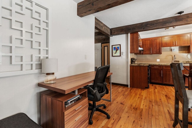 Building Photo - 1039 E Cooper Ave