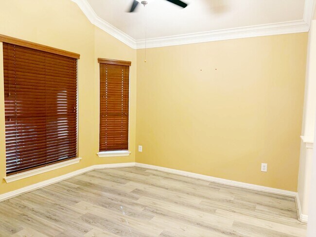 Building Photo - 17507 N Riata Lake