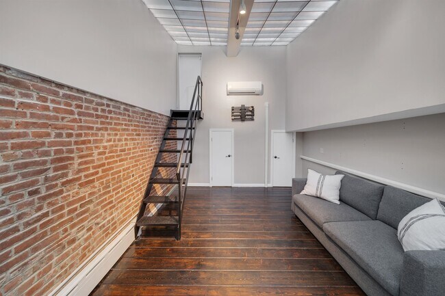 Building Photo - 214 9th St