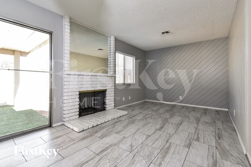 Building Photo - 1613 Amboy Dr