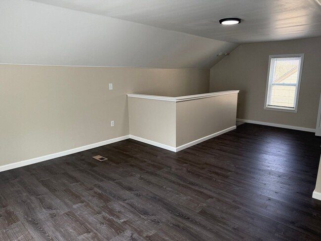 Building Photo - Renovated 3-Bedroom Home – We Welcome Sect...
