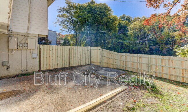 Building Photo - 2291 Madison Ave