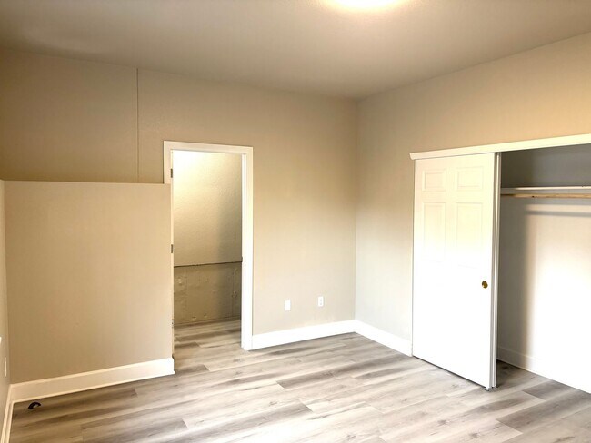 Building Photo - Stunning 4 bed 2 bath rental near Regis in...