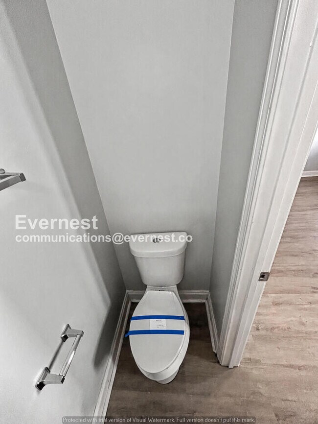 Building Photo - 3 Bed, 2.5 Bath Home with Off-Street Parking / Pet-Friendly / Available Now!