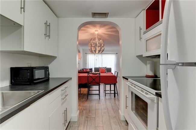 Building Photo - 1461 S Ocean Blvd