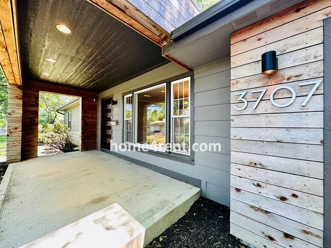Building Photo - Updated Ranch Style Home in Prairie Villag...