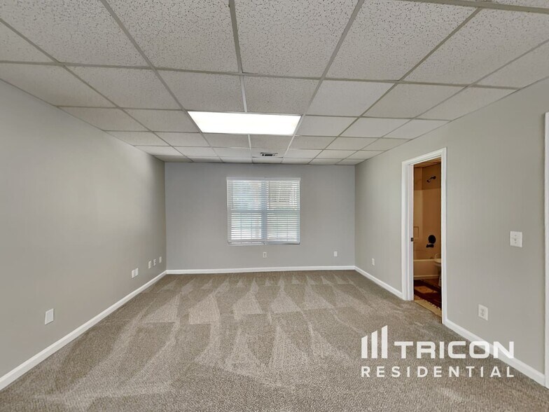 Building Photo - 5922 Graywood Cir SE