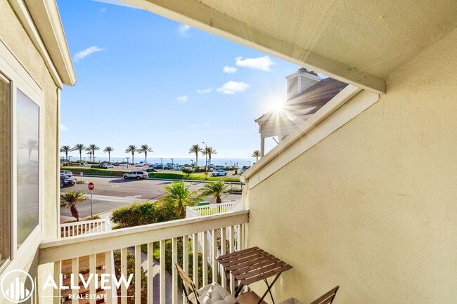 Building Photo - OCEAN VIEWS AND UPGRADED 2 BED/ 2 BATH UPP...