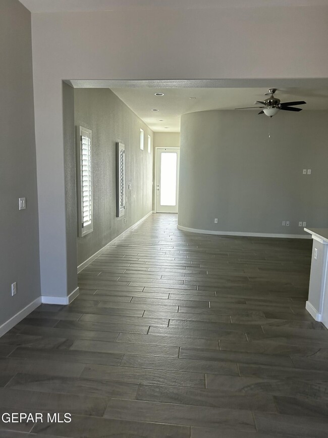 Building Photo - 10608 Hidden Palm Pl