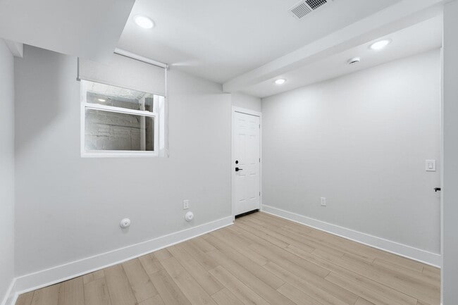 Building Photo - 1205 Hillside Pl