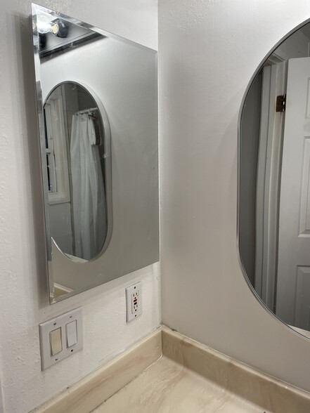 Building Photo - 2975 Governor Dr