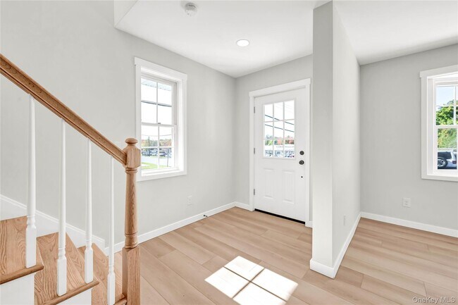 Building Photo - 670 E Main St