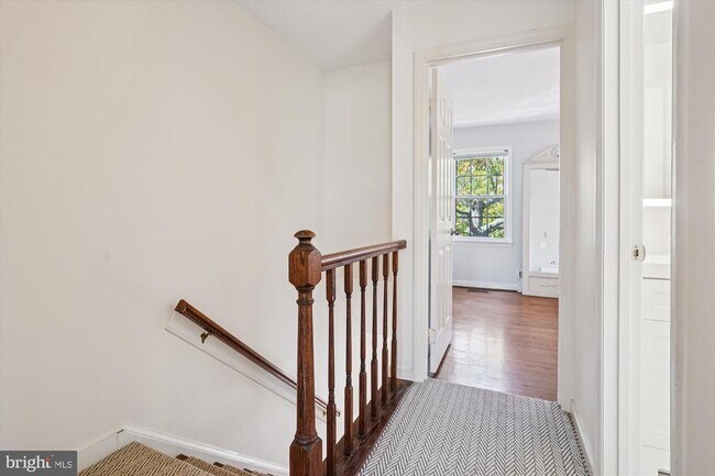 Building Photo - 1223 Michigan Ct
