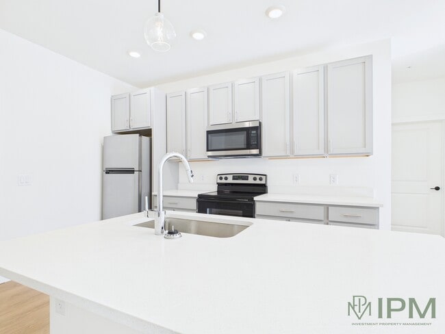 2 Bed / 2 Bath 1136 Sq Ft - Kitchen