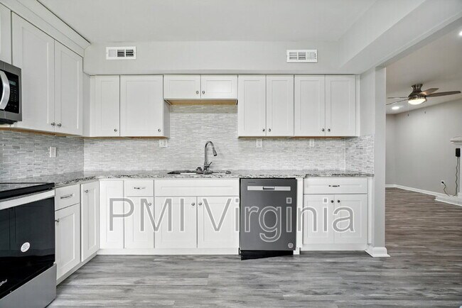Building Photo - 5081 Holly Farms Dr