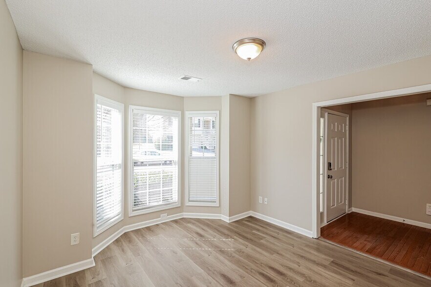 Building Photo - 255 Bainbridge Cir