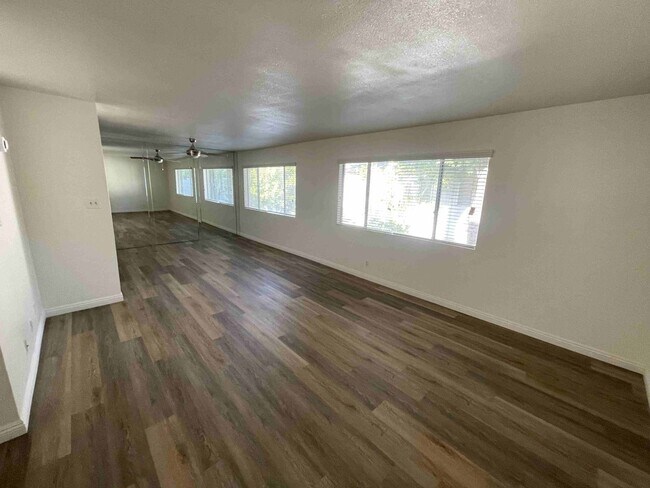 Building Photo - COMPLETELY UPDATED ONE BEDROOM APARTMENT IN TARZANA!