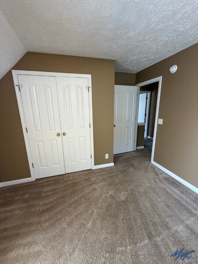 Building Photo - 1415 Owasa Trail