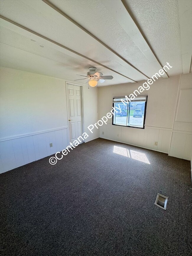 Building Photo - 3 Bedroom 2 Bath Home
