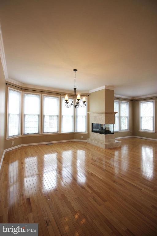 Building Photo - 10470 Courtney Dr