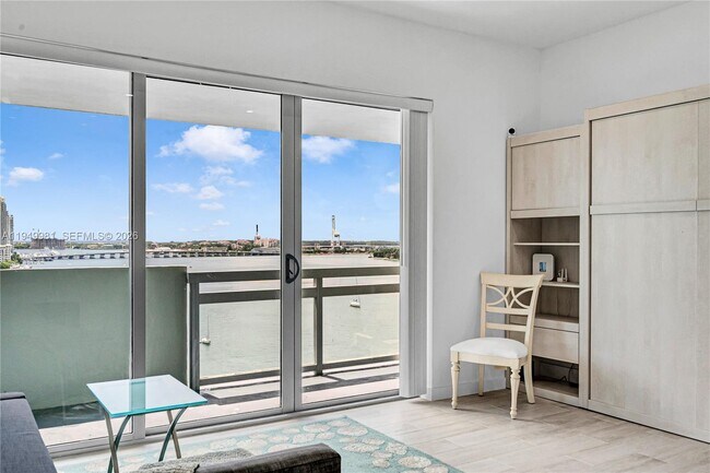 Building Photo - 1500 Bay Rd