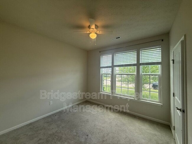 Building Photo - 2194 Schmidt Dr W