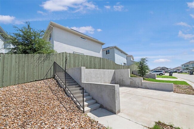 Building Photo - 9705 Morning Iris Dr