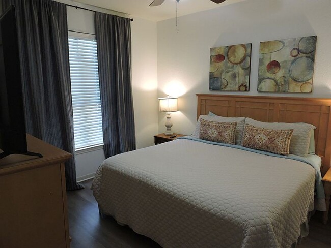 Building Photo - FURNISHED OR UNFURNISHED 3BR/2BA CONDO IN ...