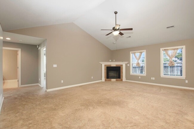 Building Photo - Charming 3 Bedroom/2 Bath in Mill Creek Manor with Spacious Garage