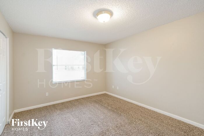 Building Photo - 812 W Sligh Ave