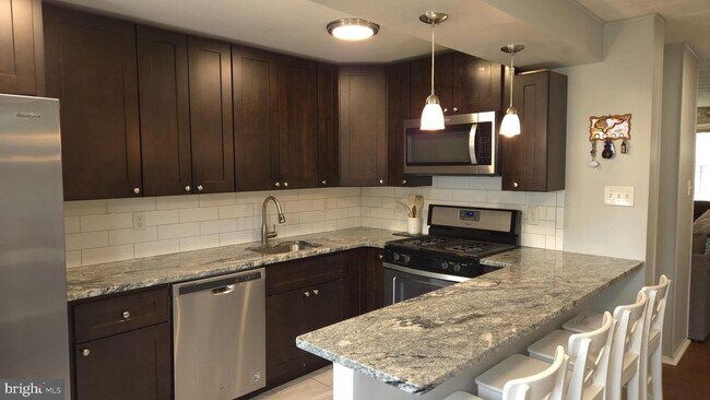 Building Photo - 356 Krams Ave