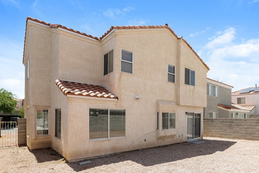Building Photo - 1812 La Villa Dr