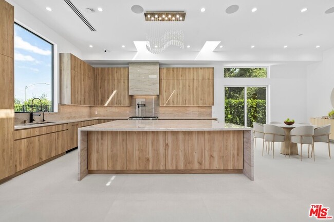 Building Photo - 16851 Encino Hills Dr