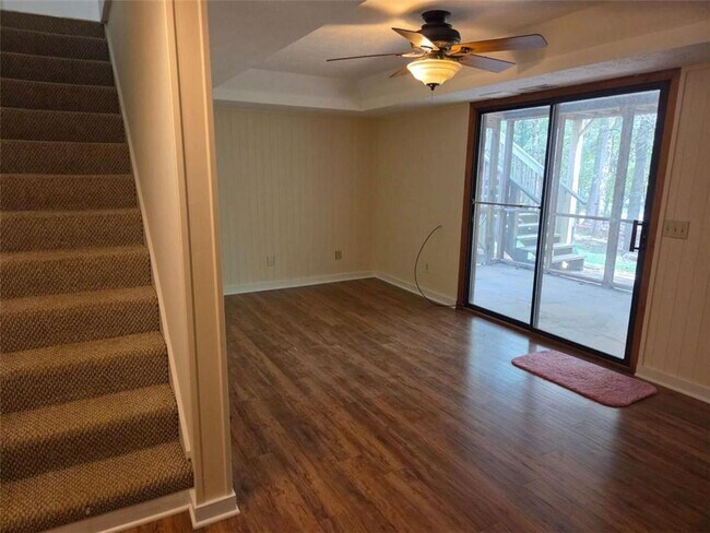Building Photo - 984 Overlook Dr