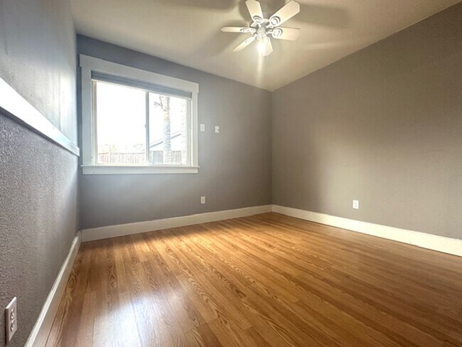 Building Photo - Single Story 3 Bed, 2 Bath in Brentwood