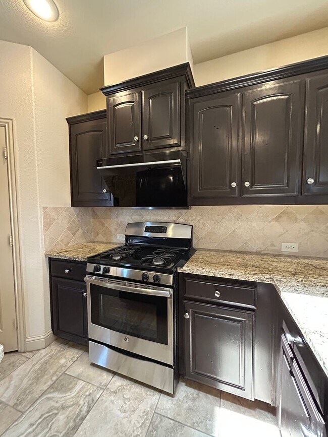 Building Photo - LOCATION, LOCATION, LOCATION-4 bedroom in Legado Estates