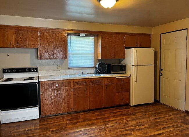 Building Photo - Lower level 1 bedroom $695/monthly