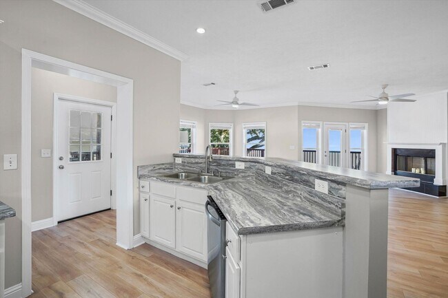 Building Photo - BAY FRONT LIVING