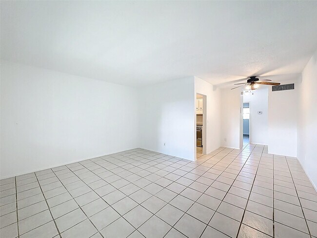 Building Photo - 5208 NE 24th Terrace