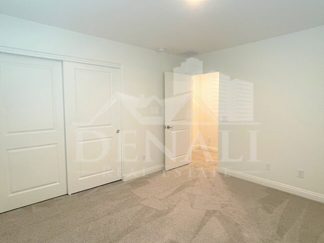 Building Photo - 242 N Sunrise