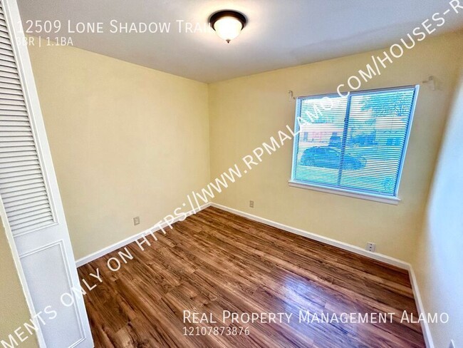 Building Photo - AVAILABLE NOW! PET FRIENDLY 3 Bedroom / 1....