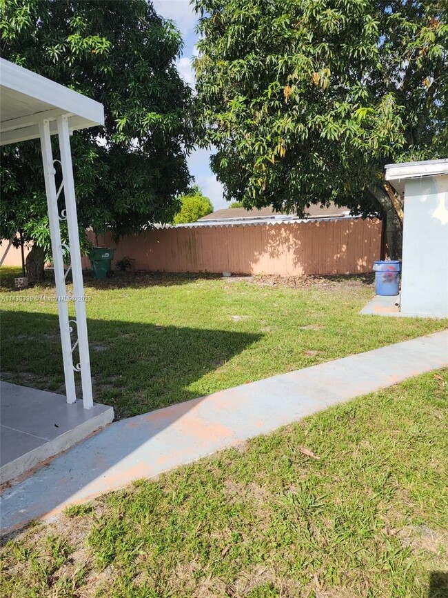 Building Photo - 3 bedroom in Miami Gardens FL 33055