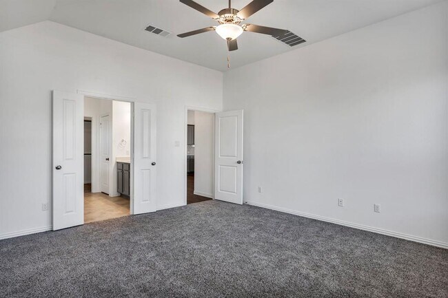 Building Photo - 506 Sixpence Ln