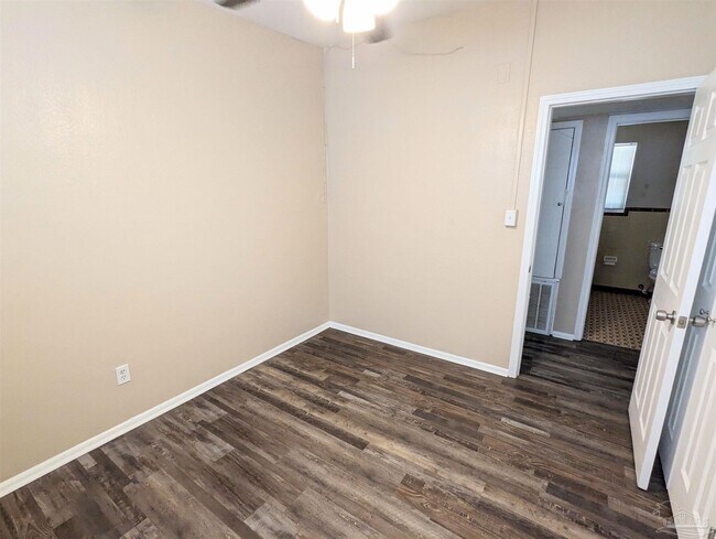 Building Photo - 9 Gentian Dr