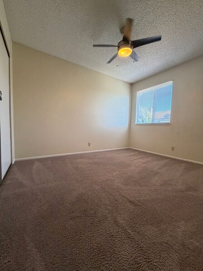 Building Photo - 1302 Gina Dr