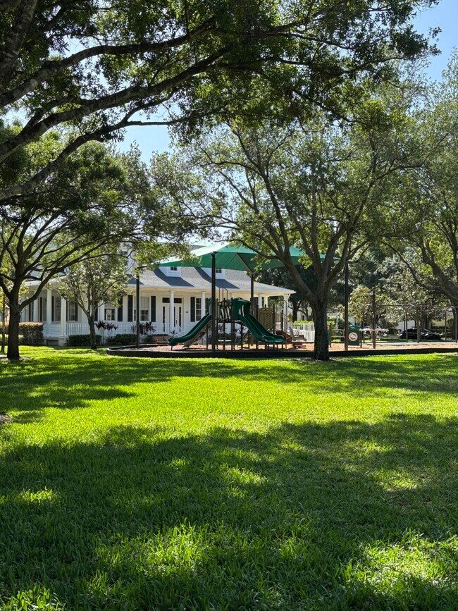 Building Photo - 140 Day Lily Dr