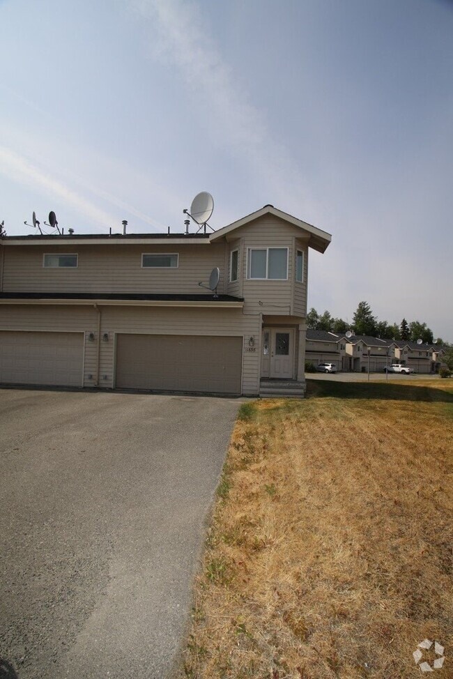 Building Photo - 3 Bedroom Eagle River Townhouse!