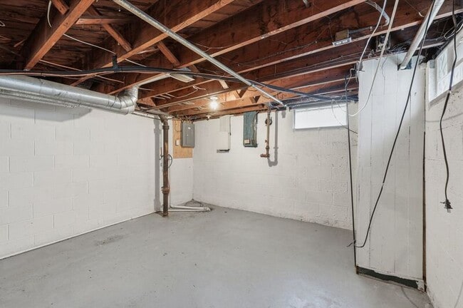 Building Photo - 737 E Mithoff St